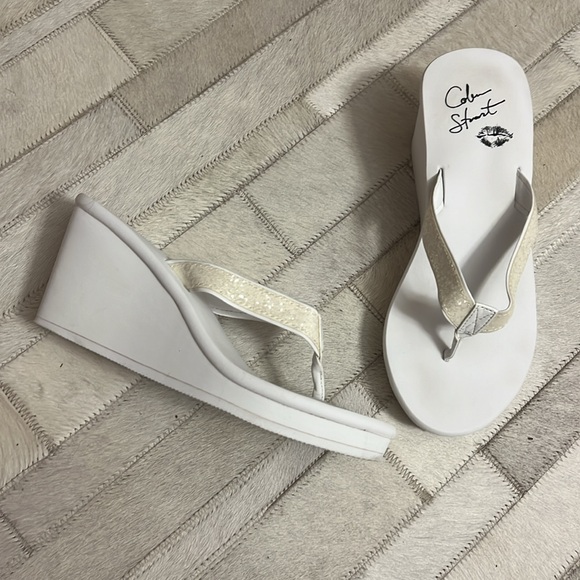 Victoria’s Secret woman’s flip flops - Picture 9 of 9